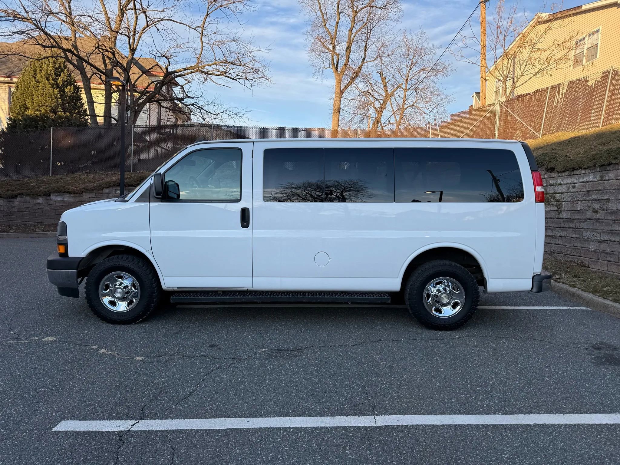 Used 2018 Chevrolet Express 3500 LT w/ LT Preferred Equipment Group image 4