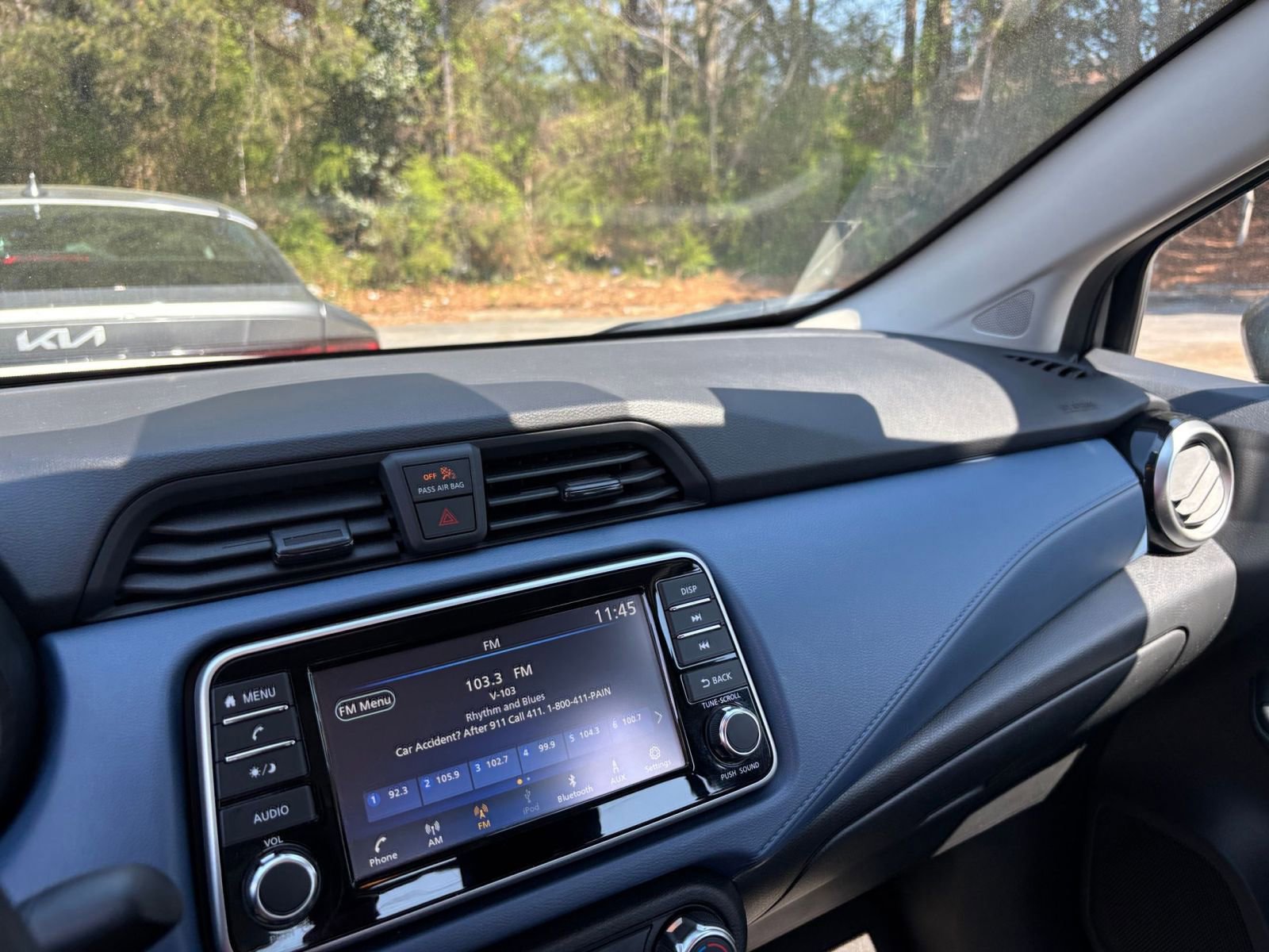 Used 2025 Nissan Versa SV FWD image 35