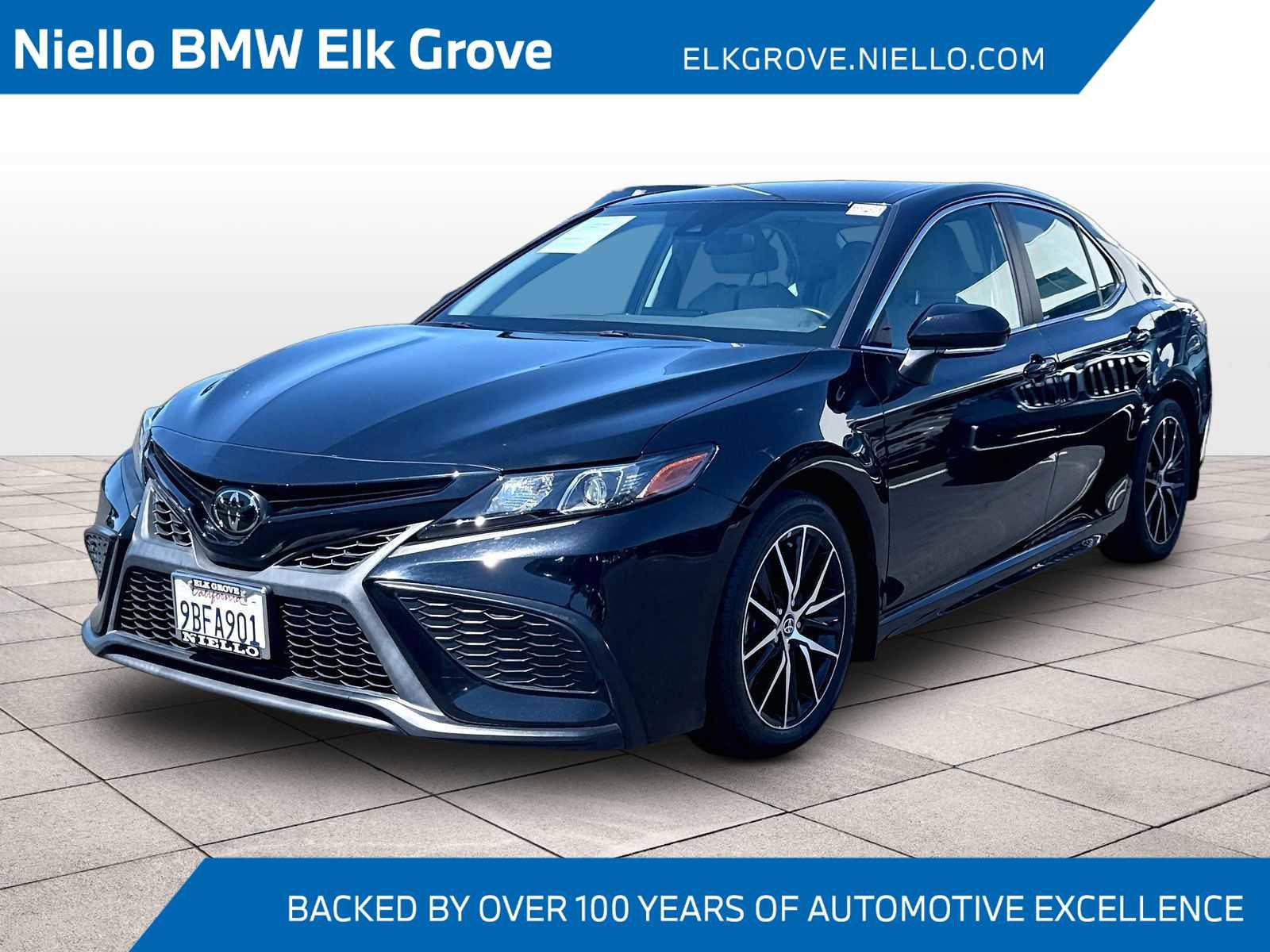 Used 2022 Toyota Camry SE FWD image 1