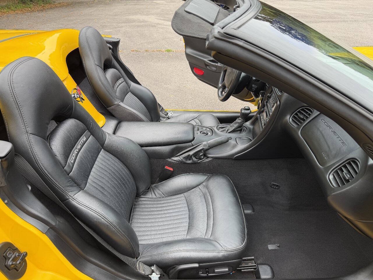 Used 2002 Chevrolet Corvette Convertible w/ Preferred Equipment Group2 RWD image 11