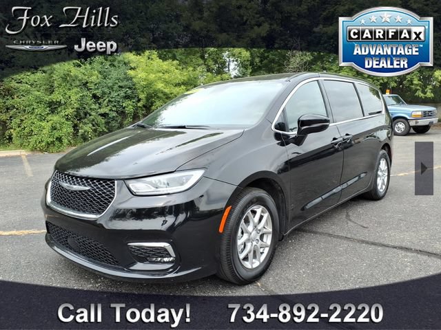 Used 2026 Chrysler Pacifica Select FWD image 3