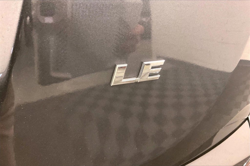 Used 2016 Toyota RAV4 LE image 7