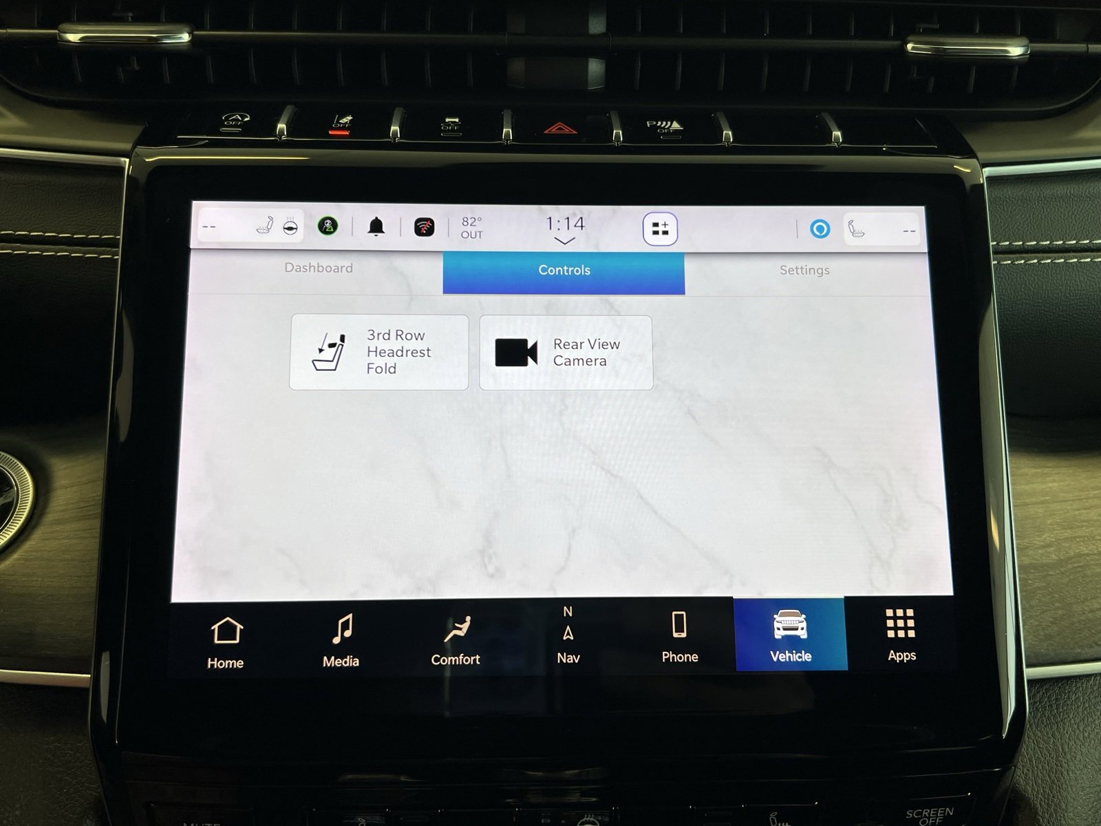 Used 2024 Jeep Grand Cherokee L Limited w/ Black Appearance Package image 21