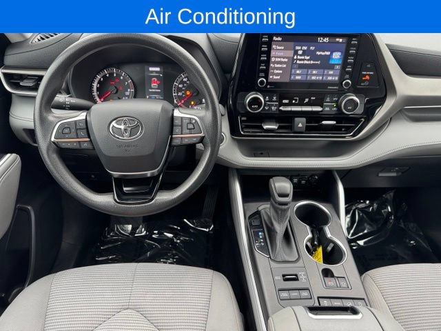Used 2020 Toyota Highlander L AWD/4WD image 18