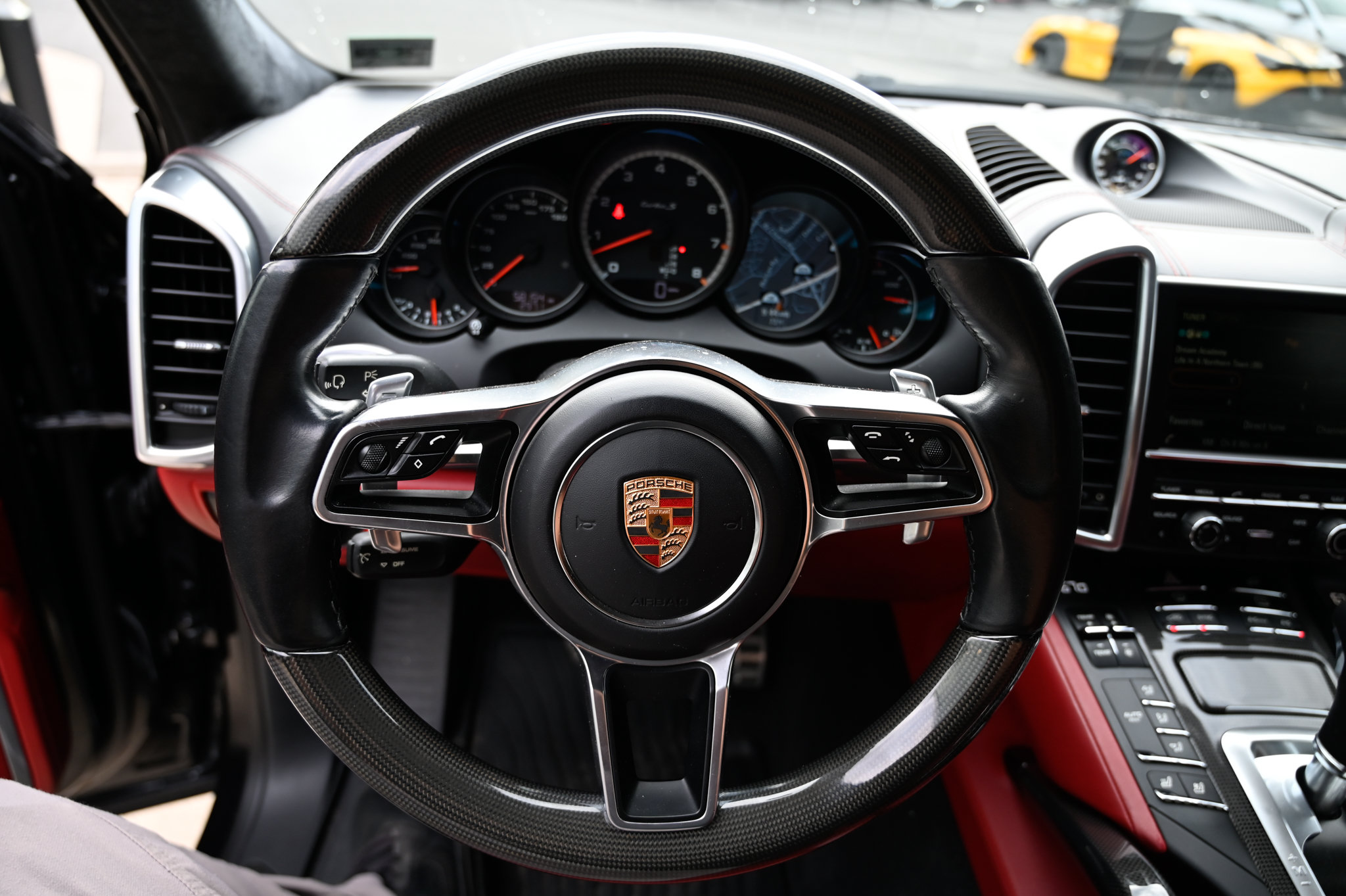 Used 2016 Porsche Cayenne Turbo S AWD/4WD image 23