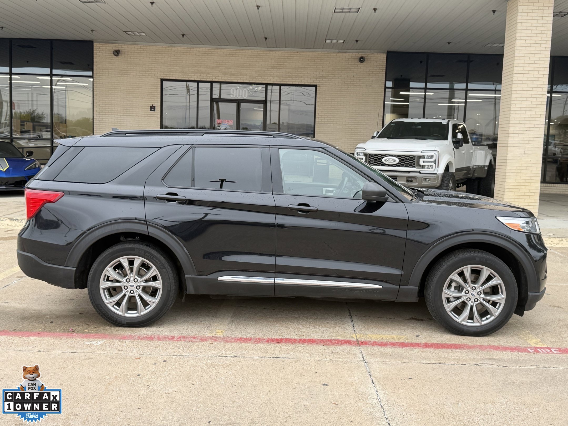 Used 2023 Ford Explorer XLT w/ Equipment Group 202A AWD/4WD image 3