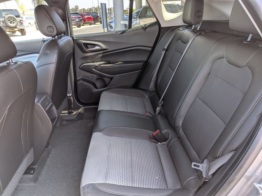 Used 2025 Chevrolet Trax LT w/ LT Convenience Package FWD image 27