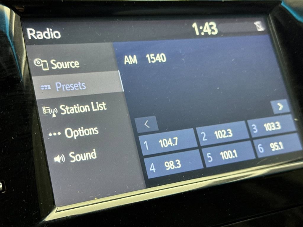 Used 2018 Toyota Camry XLE image 16