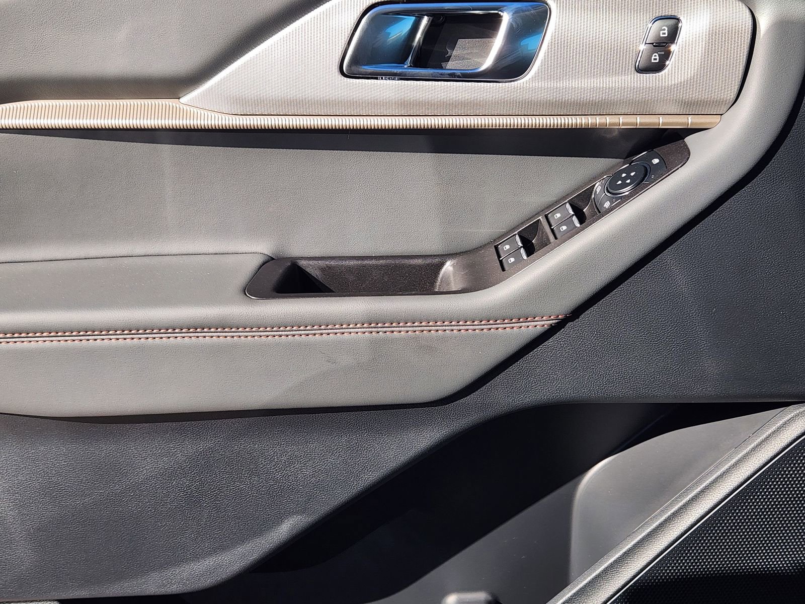 New 2026 Ford Explorer Active image 21