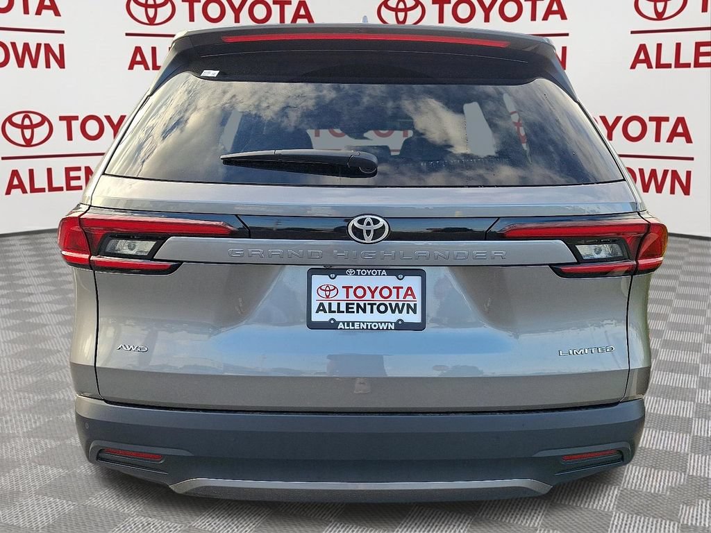 Used 2025 Toyota Grand Highlander AWD image 7