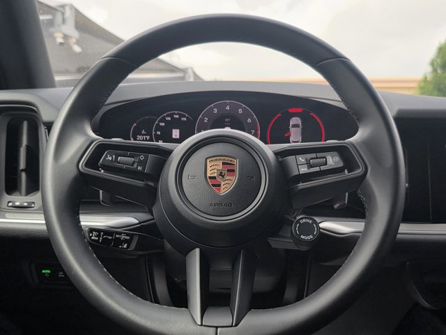 Used 2025 Porsche Cayenne image 18