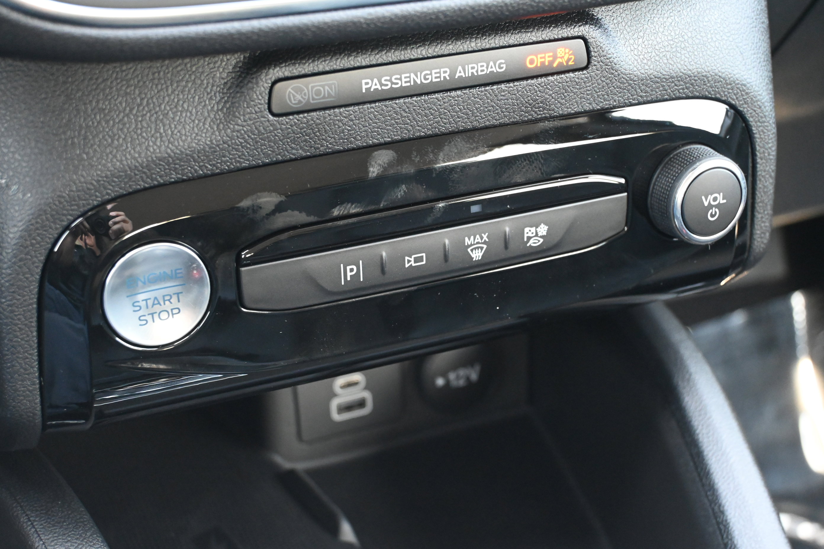New 2026 Ford Escape SE w/ PHEV Premium Package FWD image 25