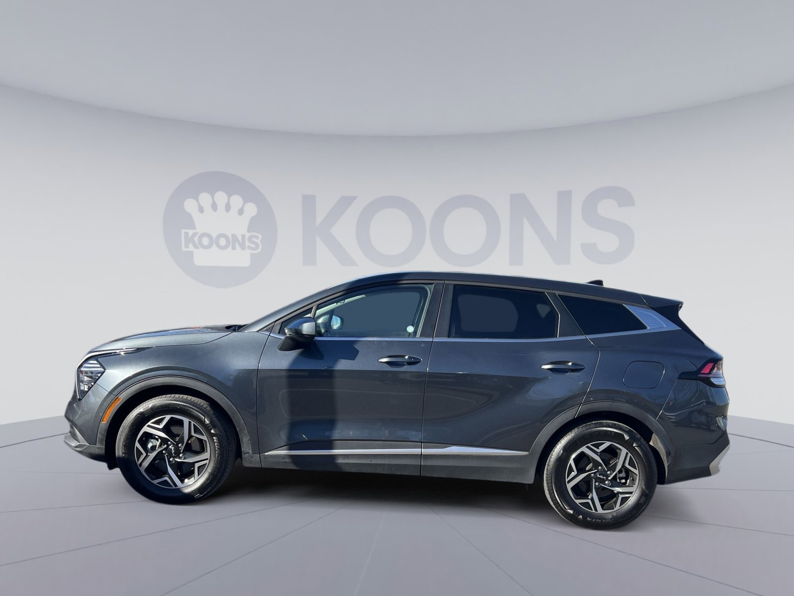 Used 2024 Kia Sportage LX image 2