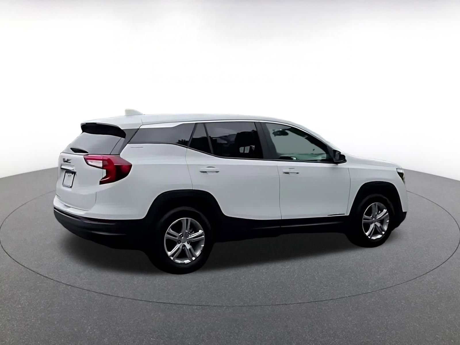 Used 2024 GMC Terrain SLE FWD image 11