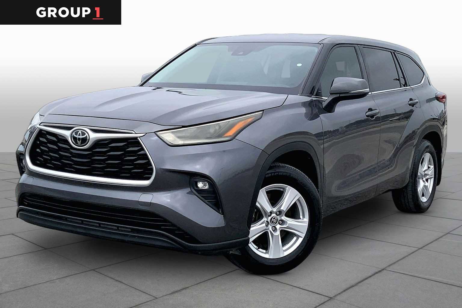 Used 2022 Toyota Highlander LE FWD image 1