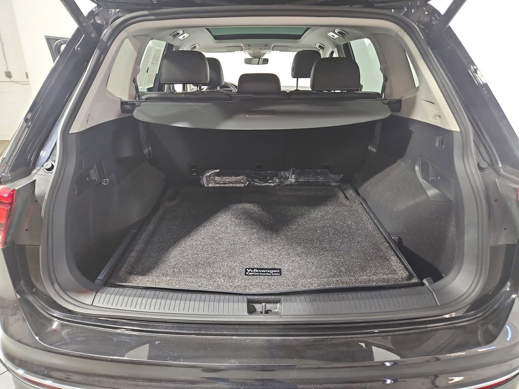 Certified 2024 Volkswagen Tiguan SE w/ Panoramic Sunroof Package image 26