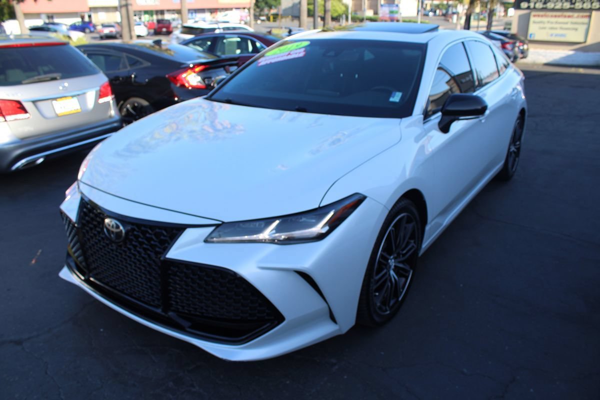 Used 2019 Toyota Avalon Touring w/ Advanced Safety Package FWD image 4