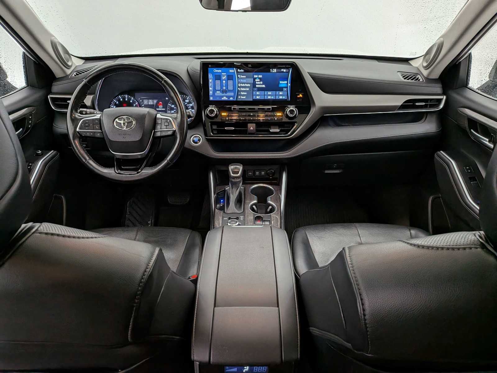 Used 2021 Toyota Highlander Limited image 16