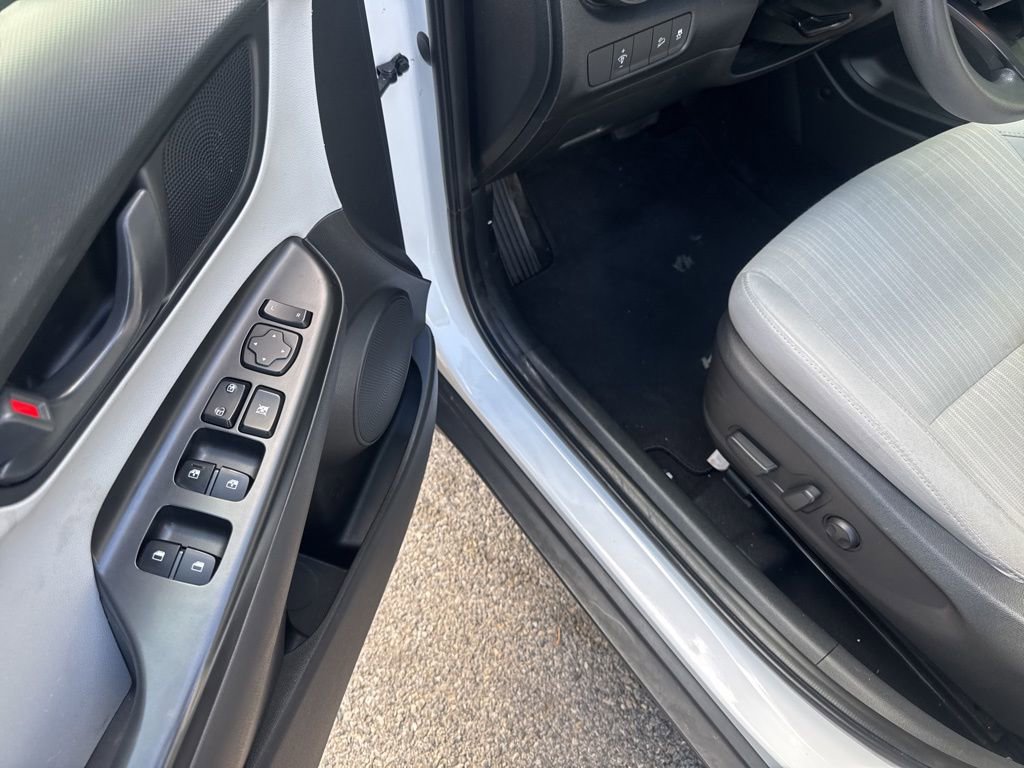 Used 2023 Hyundai Kona SEL AWD/4WD image 19