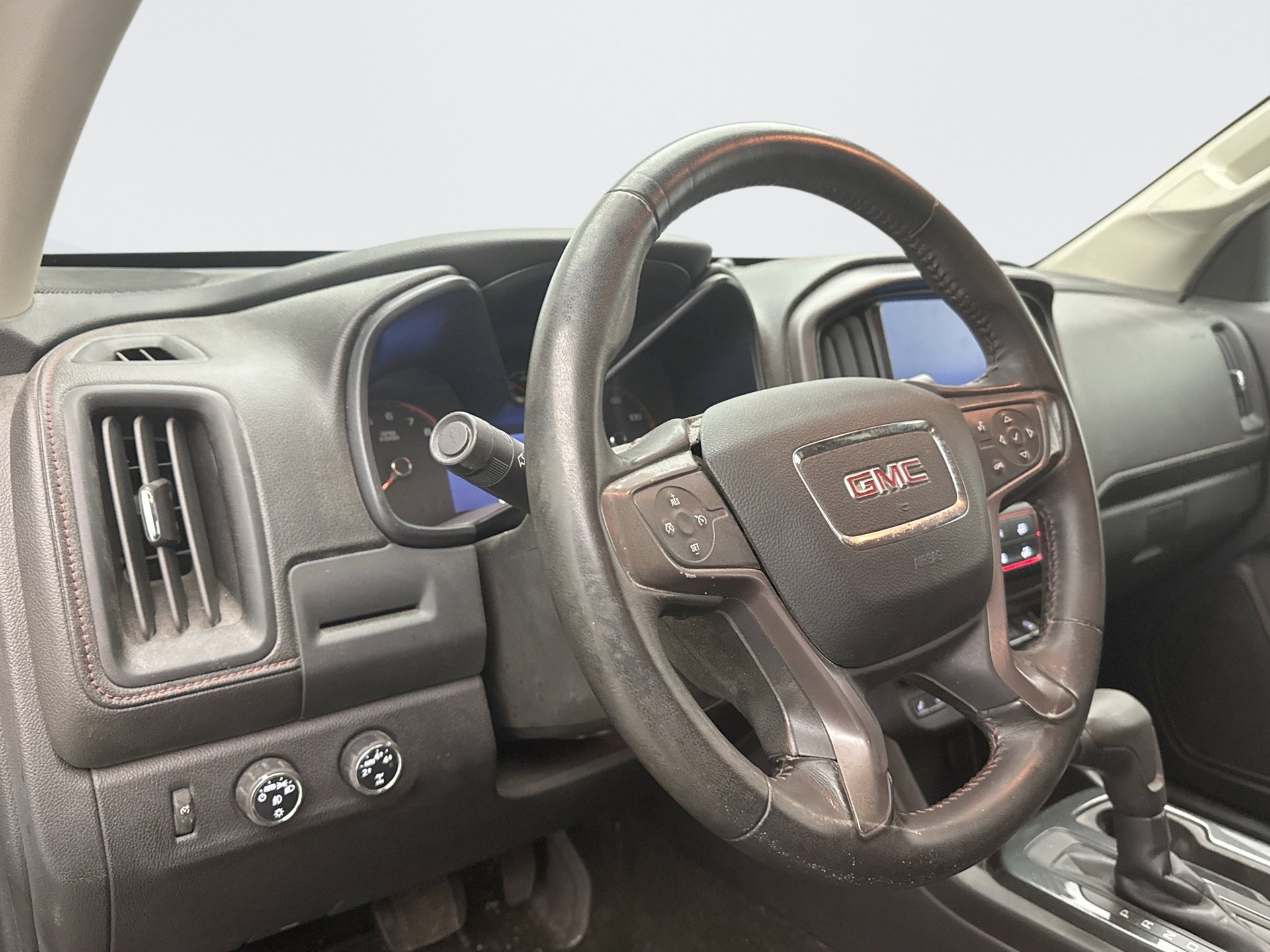 Used 2015 GMC Canyon SLE w/ All-Terrain Package AWD/4WD image 7
