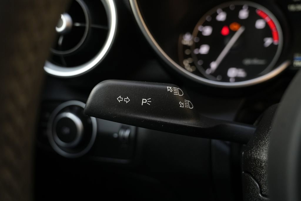 Used 2018 Alfa Romeo Giulia image 47