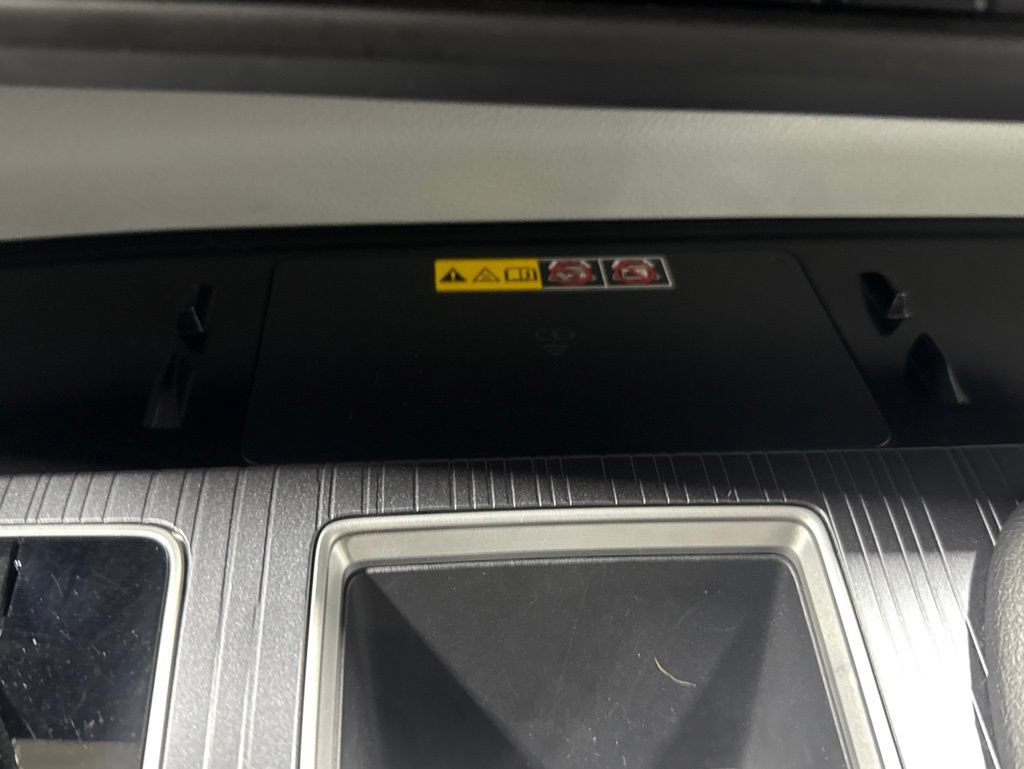Used 2025 Toyota Sienna XLE FWD image 25