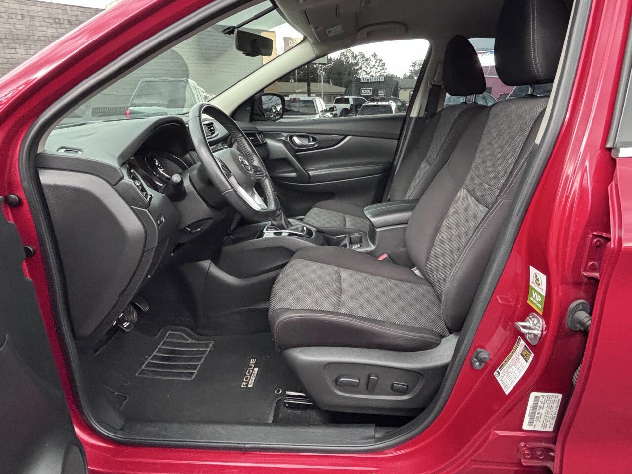 Used 2018 Nissan Rogue Sport SV w/ SV Technology Package image 11