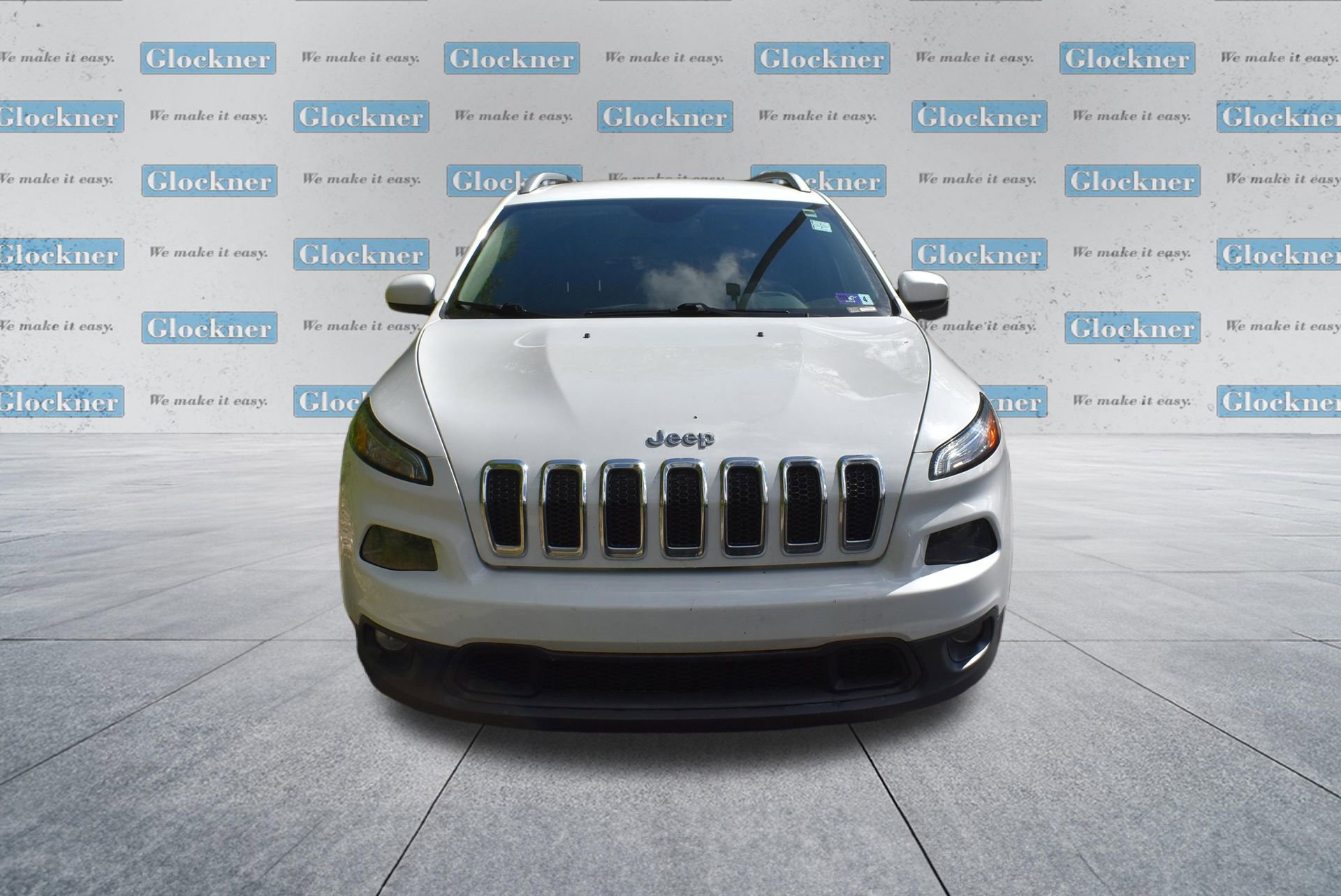 Used 2018 Jeep Cherokee Latitude Plus w/ Cold Weather Group AWD/4WD image 2