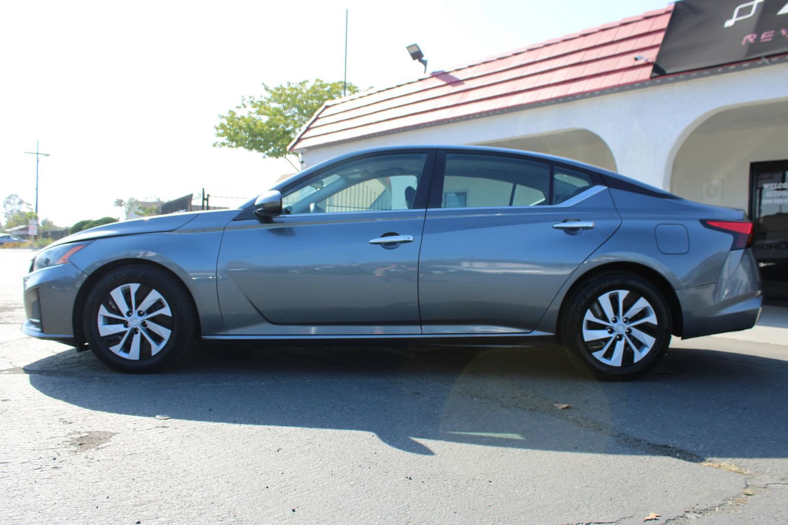 Used 2023 Nissan Altima 2.5 S FWD image 39