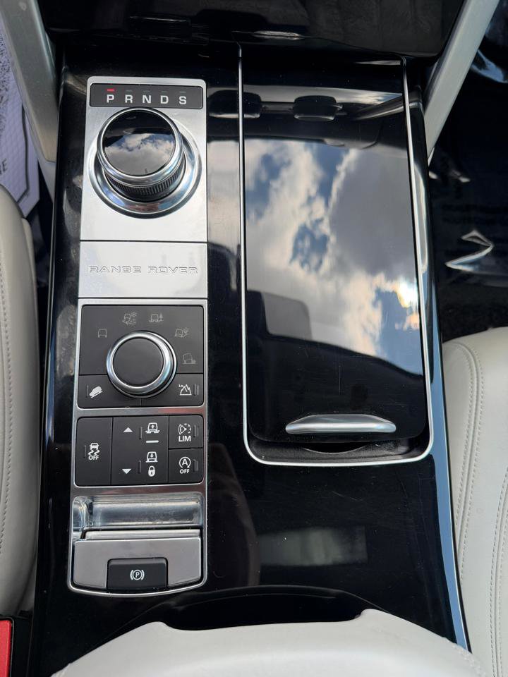 Used 2017 Land Rover Range Rover HSE AWD/4WD image 11