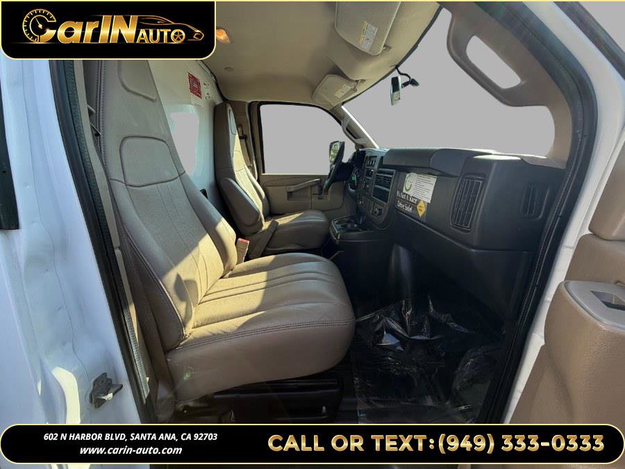 Used 2016 Chevrolet Express 4500 RWD image 17