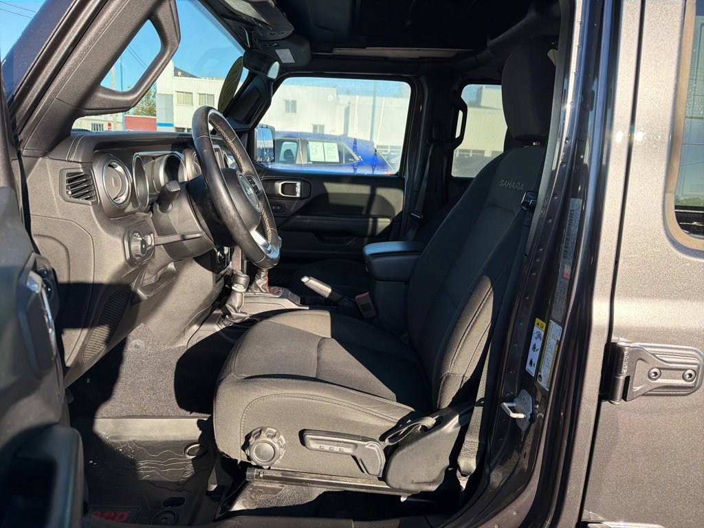 Used 2018 Jeep Wrangler Unlimited Sahara image 13