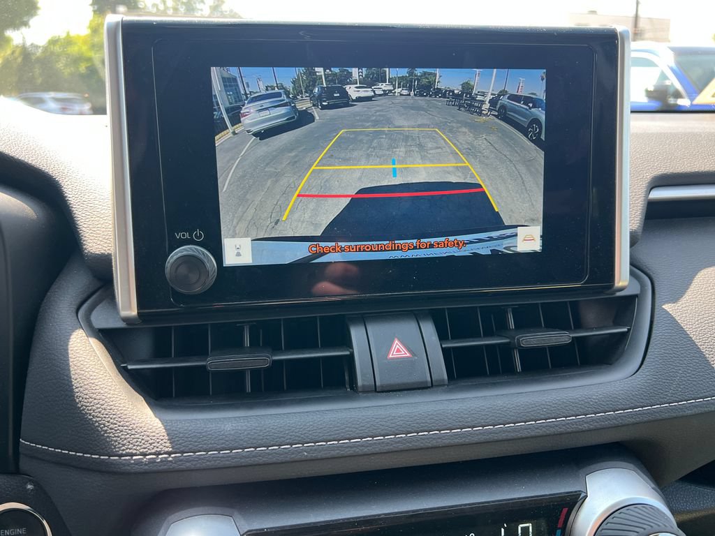 Used 2025 Toyota RAV4 XLE FWD image 32
