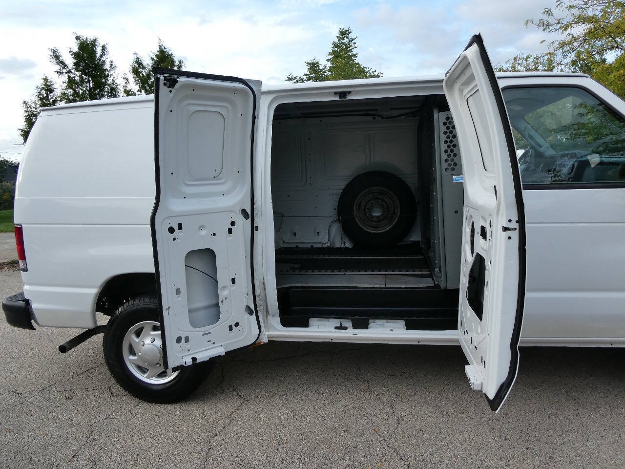 Used 2012 Ford E-250 and Econoline 250 w/ Commercial Cargo Van Pkg RWD image 23