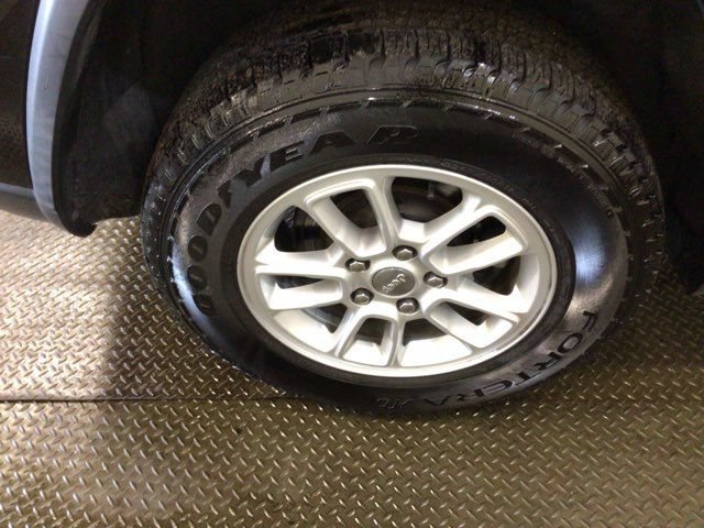 Used 2020 Jeep Grand Cherokee Laredo AWD/4WD image 32