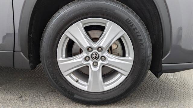 Used 2021 Toyota Highlander L image 31