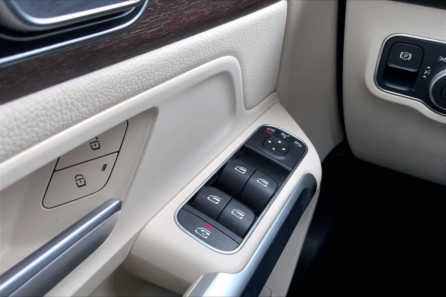 Used 2023 Mercedes-Benz GLB 250 image 36