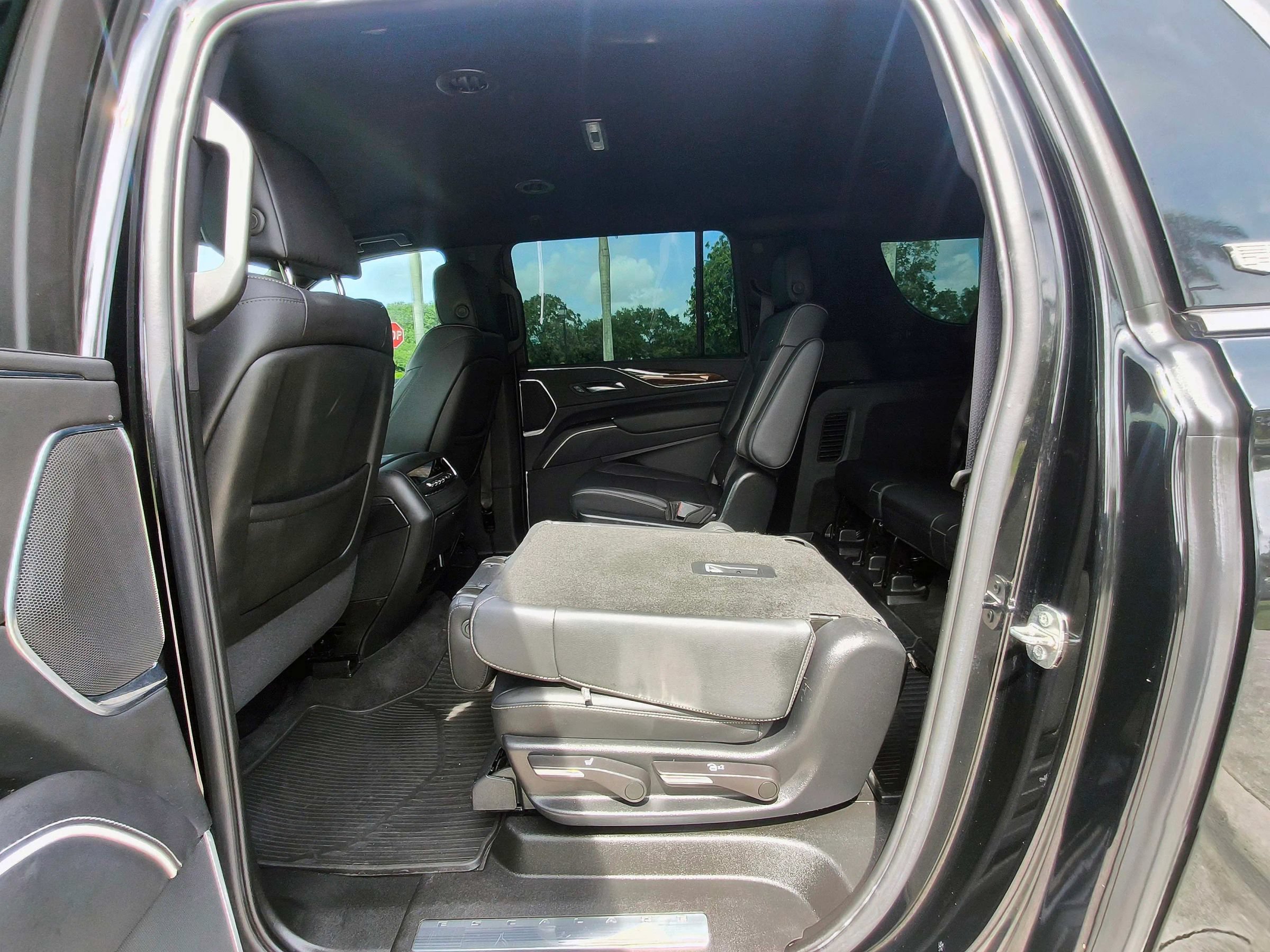Used 2023 Cadillac Escalade ESV Luxury AWD/4WD image 14