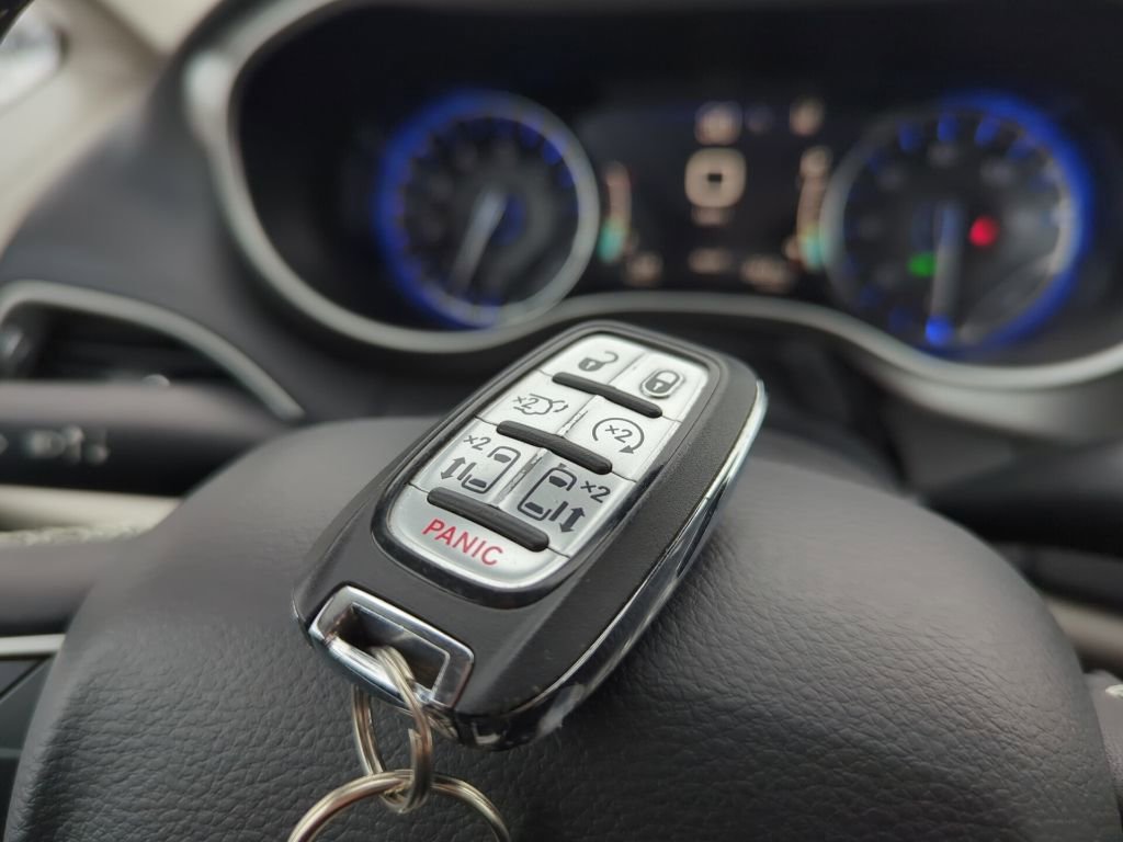 Used 2024 Chrysler Pacifica Touring-L image 28