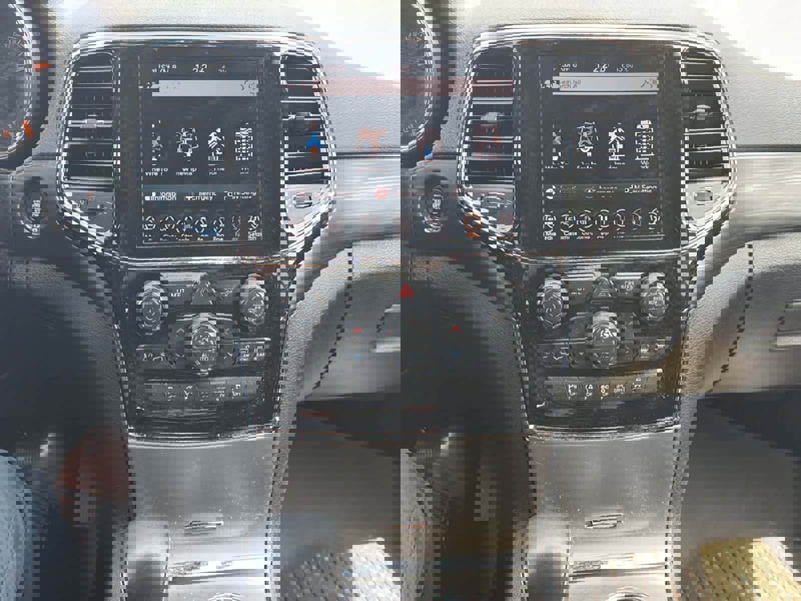 Used 2021 Jeep Grand Cherokee Laredo X AWD/4WD image 13