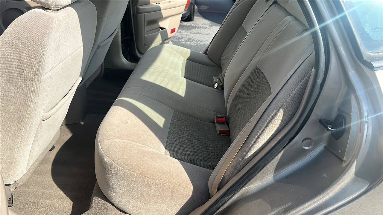 Used 2006 Ford Taurus SEL FWD image 28