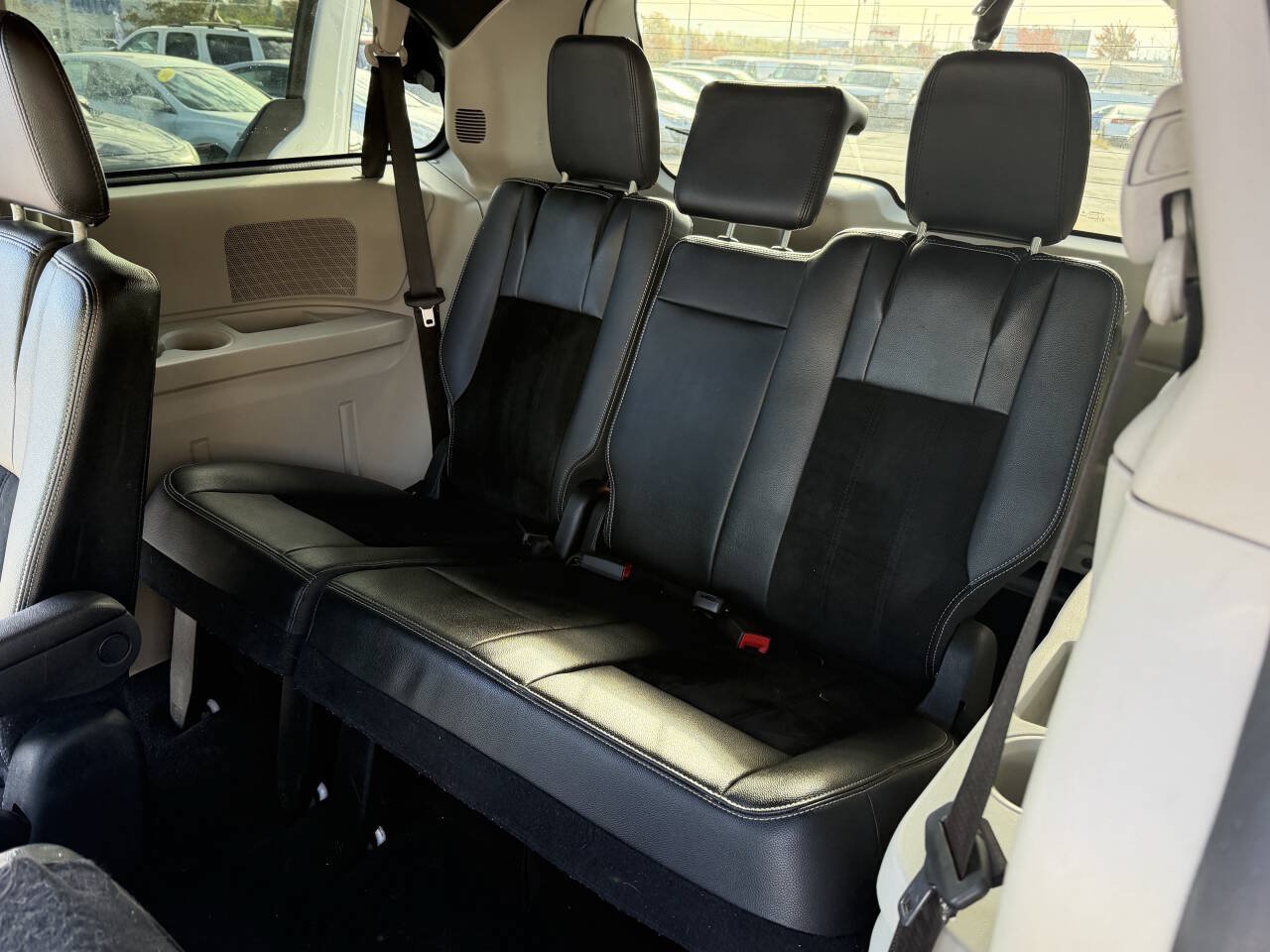 Used 2017 Dodge Grand Caravan SXT w/ Rear Park Assist Package FWD image 19