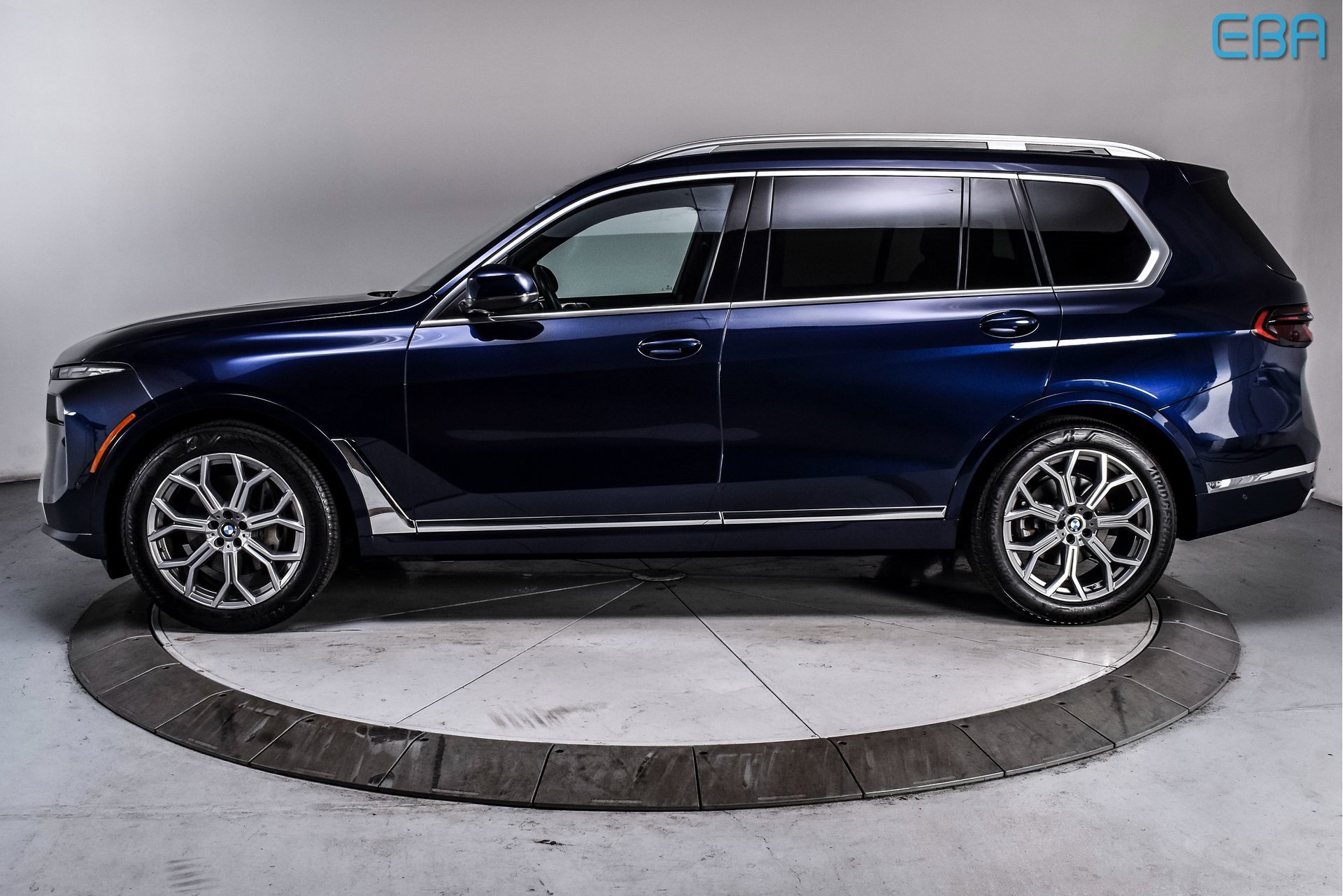 Used 2023 BMW X7 xDrive40i w/ Premium Package image 3