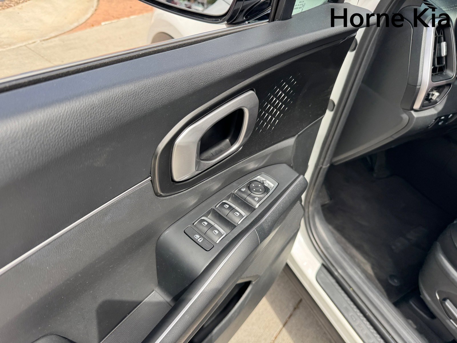 Certified 2022 Kia Sorento EX w/ Panoramic Sunroof Package image 10