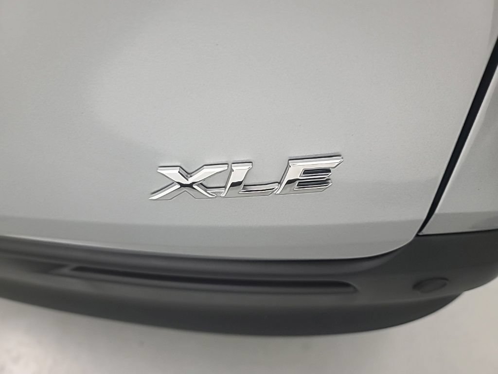 Used 2025 Toyota Sienna XLE FWD image 13