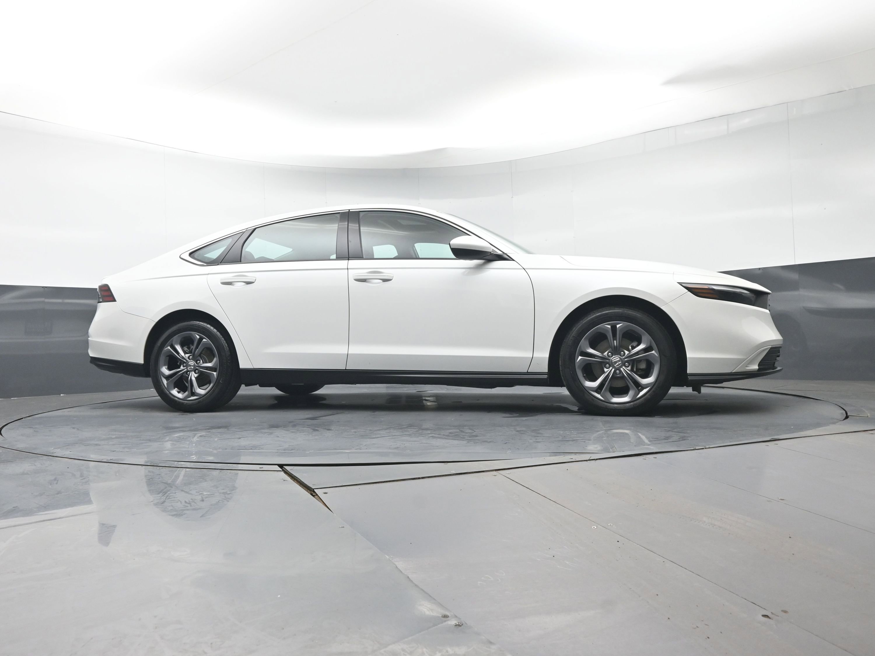Certified 2023 Honda Accord EX image 25