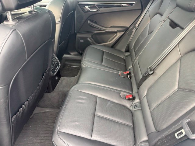 Used 2022 Porsche Macan AWD/4WD image 13