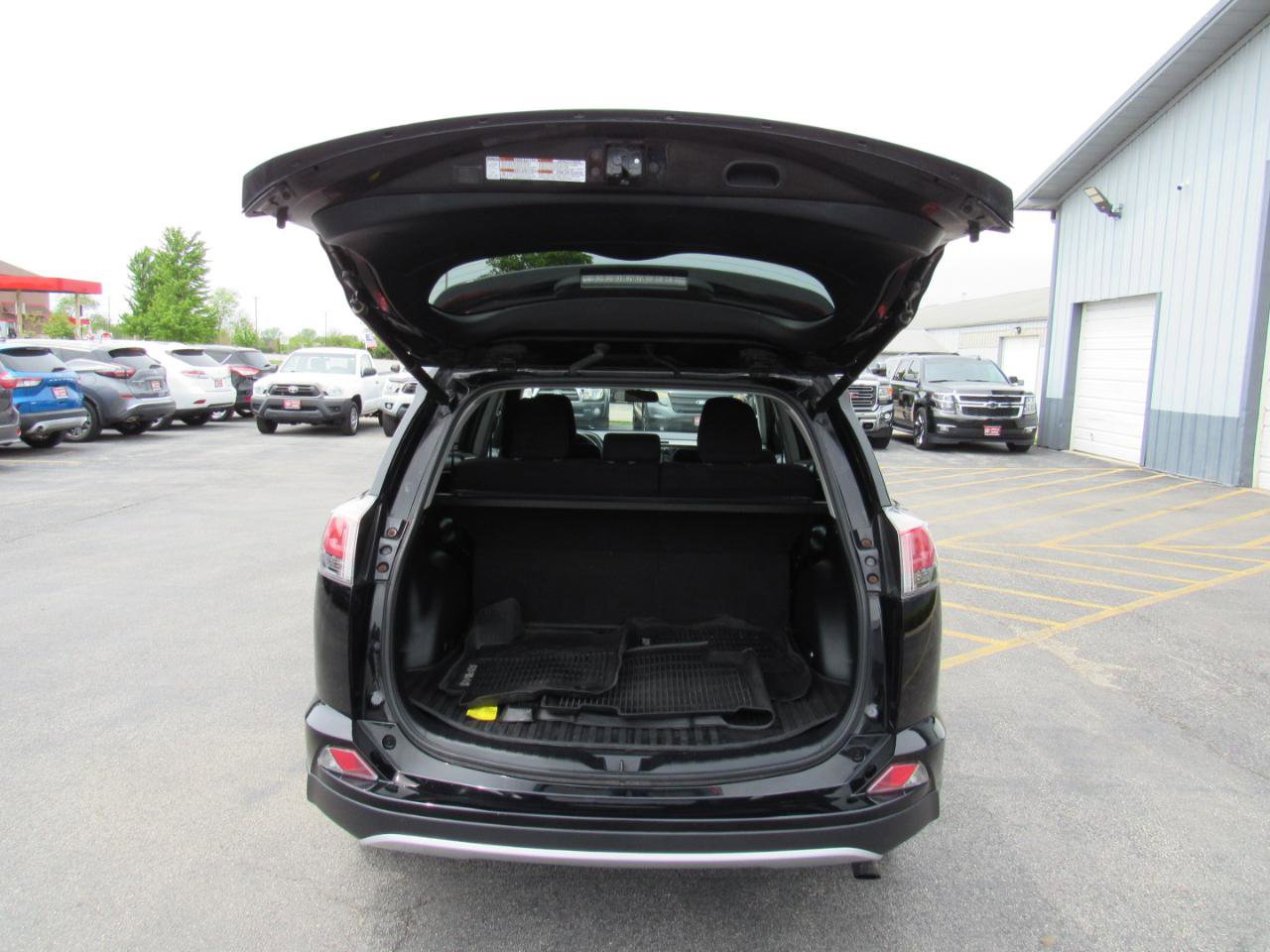 Used 2016 Toyota RAV4 XLE AWD/4WD image 39