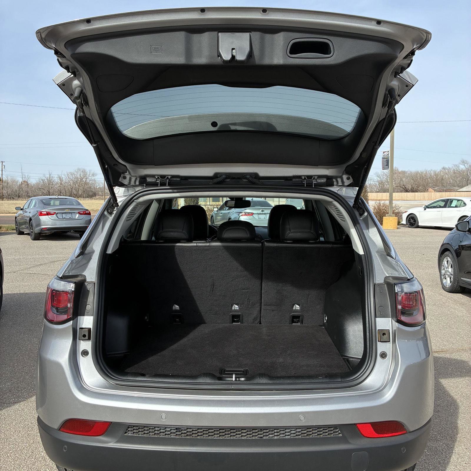 Used 2021 Jeep Compass Latitude w/ Driver Assistance Group image 12