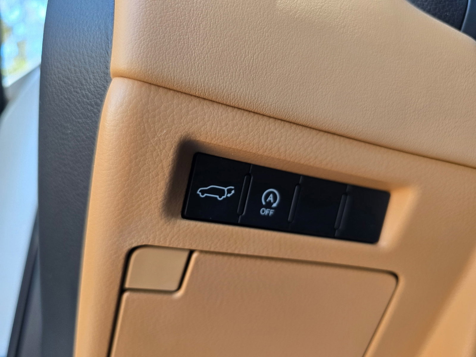 Used 2018 Bentley Bentayga AWD/4WD image 25
